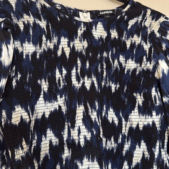 Express Floral Smocked Cream and Blue Puff Sleeve Linen Blouse| Large - Picture 5 of 6